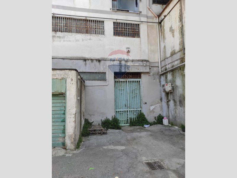 Capannone in Vendita a Casavatore, 275'000&euro;, 1100 m²