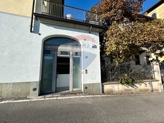 Immobile commerciale in Vendita a Lovere, 80'000€, 55 m²