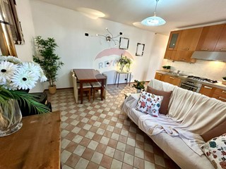 Trilocale in Vendita a Endine Gaiano, 148'000&euro;, 100 m²