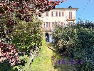 Villa in Vendita a Serravalle Sesia, 190'000€, 748 m²