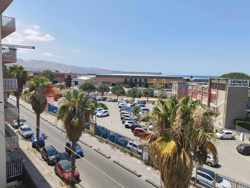 Trilocale in Vendita a Reggio Calabria, 75'000€, 86 m², arredato