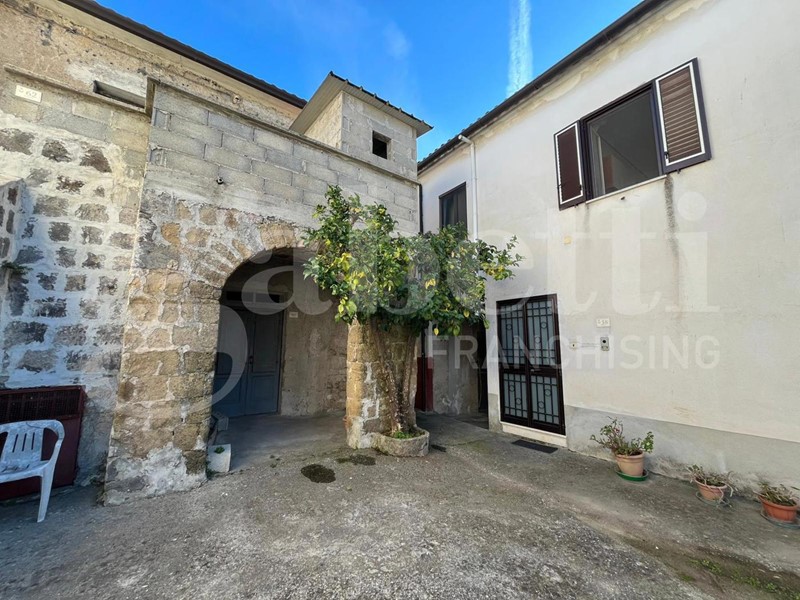 Casa Indipendente in Vendita a Alvignano, 90'000&euro;, 267 m²