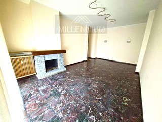 Trilocale in Affitto a Arona, 900€, 100 m²