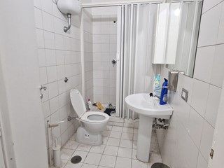 Negozio in Affitto a Caserta, 1'000&euro;, 90 m²