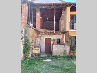 Quadrilocale in Vendita a Borgomanero, 30'000&euro;, 110 m²