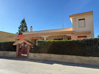 Villa in Vendita a Crispiano, 170'000&euro;, 150 m²