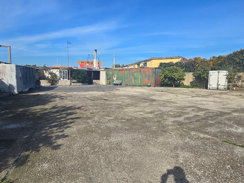 Capannone in Vendita a Arzano, 350'000&euro;, 1600 m²