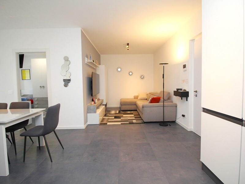 Trilocale in Vendita a Gorla Minore, 195'000&euro;, 80 m², arredato, con Box