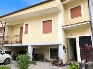 Trilocale in Vendita a Torre Orsaia, 110'000&euro;, 136 m²