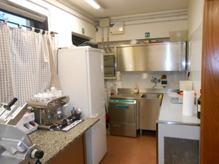 Attività commerciale in Vendita a Lucca, zona Arancio, 160'000€, 120 m², arredato