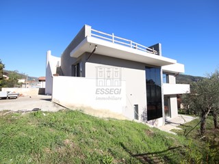 Villa in Vendita a Capannori, 480'000&euro;, 300 m², con Box