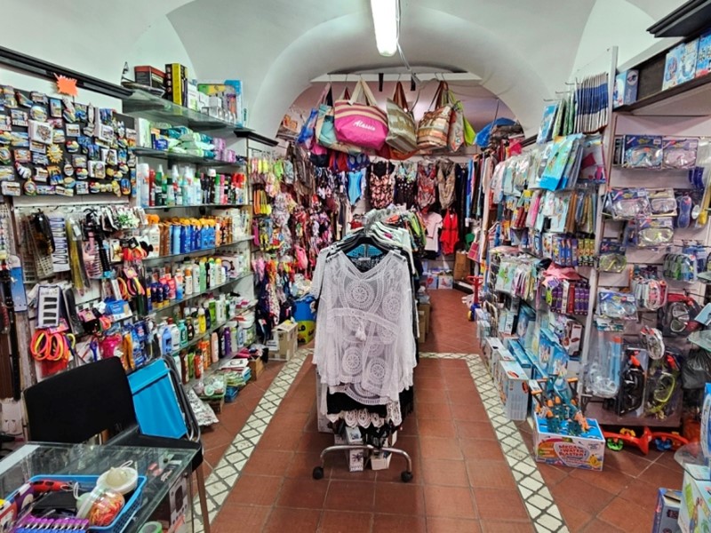 Immobile commerciale in Vendita a Alassio, 195'000&euro;, 82 m², arredato