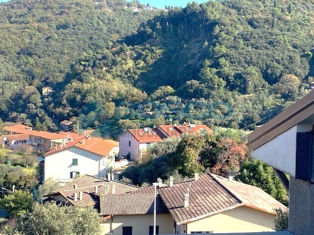 Quadrilocale in Vendita a Lerici, zona Pugliola, 185'000€, 97 m²