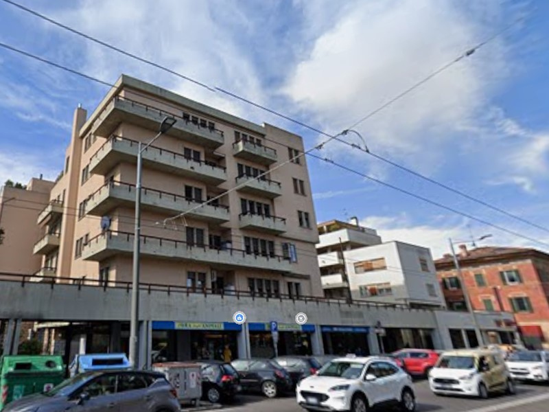 Immobile commerciale in Vendita a Bologna, 449'000€, 175 m²