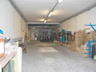 Magazzino in Affitto a Cabiate, 750€, 130 m²