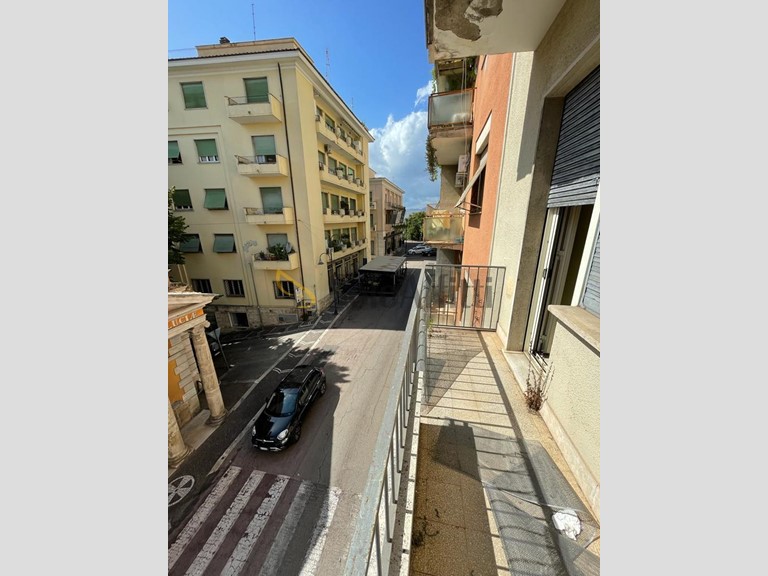 Appartamento in Affitto a Frosinone, 800€, 138 m², arredato