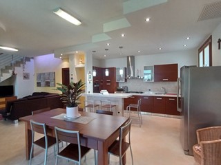 Casa Indipendente in Vendita a Pesaro, 1'400'000&euro;, 450 m², arredato, con Box