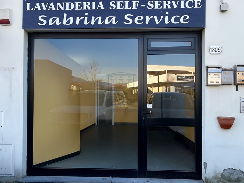 Capannone in Affitto a Lucca, zona Ovest, 700&euro;, 40 m²