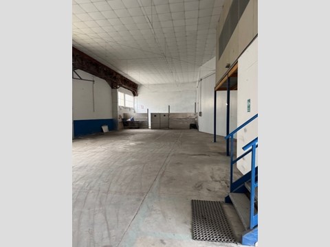 Capannone in Affitto a Massa, 3'100€, 460 m²