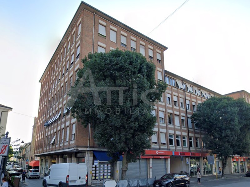 Appartamento in Affitto a Rovigo, zona Centro cittÃ, 850€, 160 m², con Box