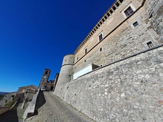 Casa Semi Indipendente in Vendita a Alviano, 70'000&euro;, 200 m²