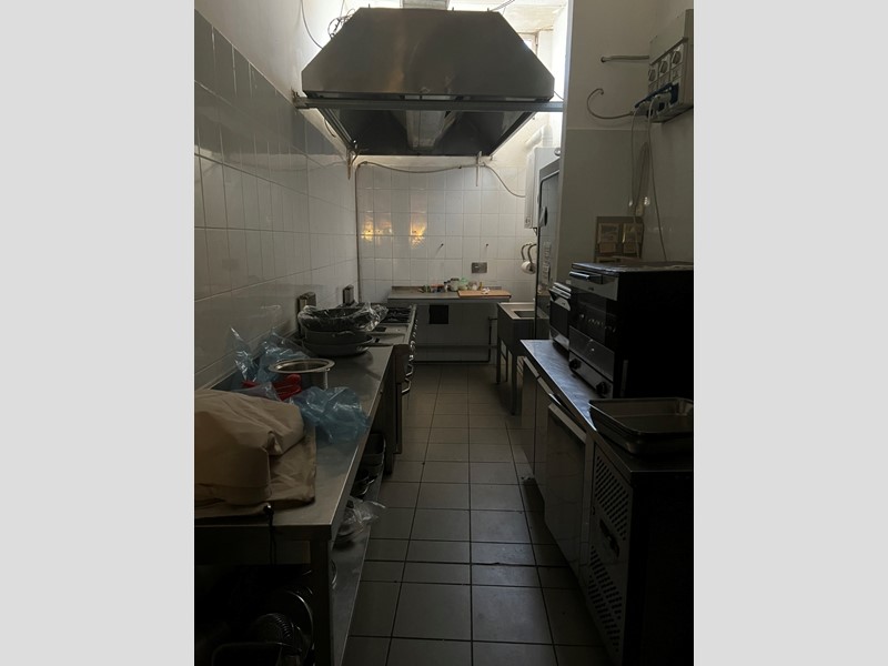 Immobile commerciale in Affitto a Reggio Emilia, zona Santa Croce, 2'000&euro;, 390 m², arredato