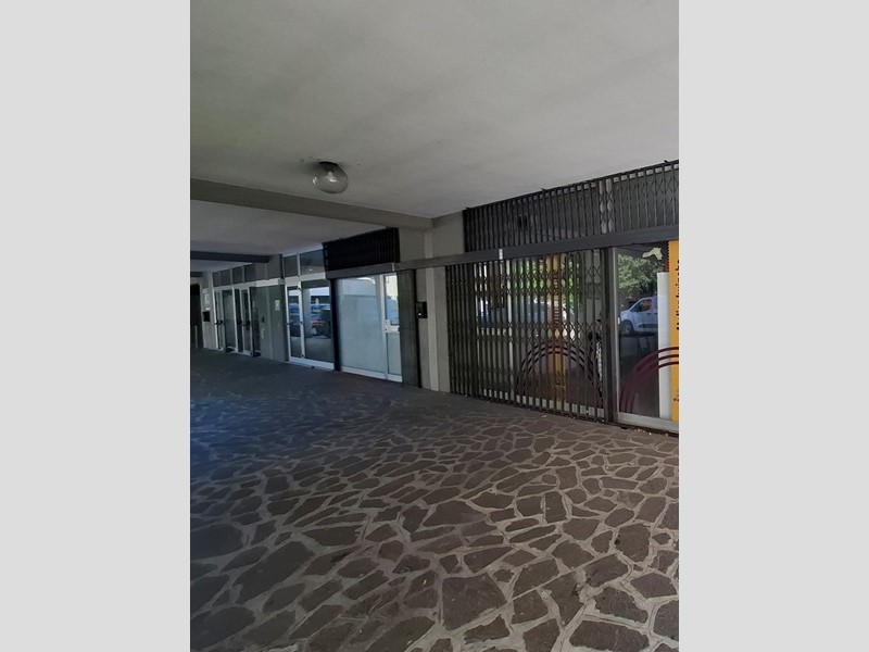 Immobile commerciale in Affitto a Reggio Emilia, zona Santa Croce, 680&euro;, 65 m²