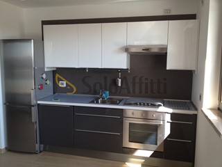 Bilocale in Affitto a Bari, zona Poggiofranco, 1'100€, 65 m², arredato