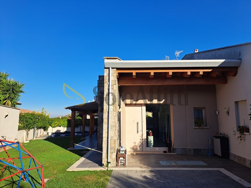 Villa in Affitto a Frascati, 1'650€, 200 m², arredato
