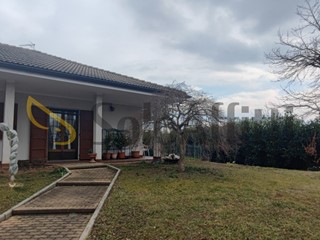 Villa in Affitto a Orbassano, 1'200&euro;, 120 m², arredato