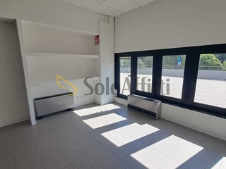 Ufficio in Affitto a Siena, zona Cerchiaia Massettana Romana, 1'000€, 65 m²
