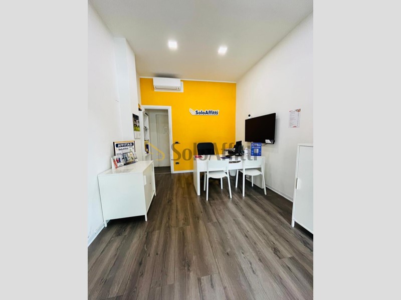 Capannone in Affitto a Frosinone, 750€, 36 m²