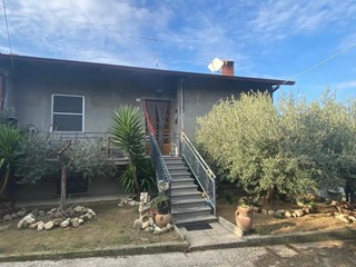 Casa Indipendente in Vendita a Borghi, 195'000€, 220 m²