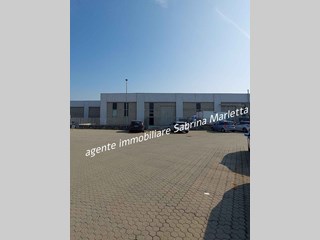 Capannone in Affitto a Rondissone, zona industriale, 1'200&euro;, 409 m²