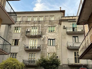 Trilocale in Vendita a Giffoni Valle Piana, zona Piazza Centrale, 159'000&euro;, 90 m²