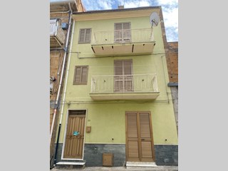 Casa Indipendente in Vendita a Barrafranca, zona Via Pasubio 23 , 18'000€, 100 m², arredato
