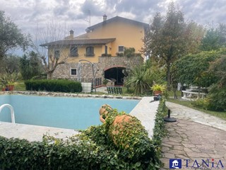 Villa in Vendita a Luni, 998'000€, 330 m²