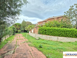 Villa in Vendita a Palermo, 459'000€, 266 m²