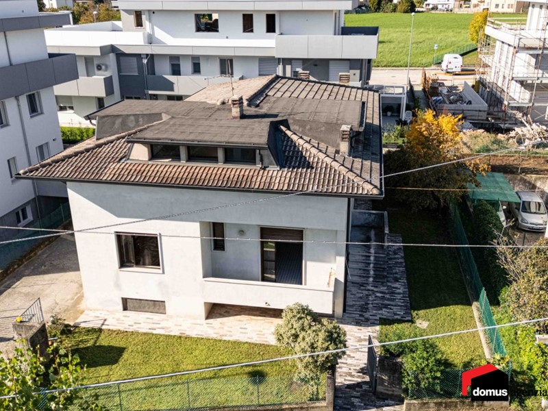 Villa in Vendita a Thiene, 290'000&euro;, 280 m²