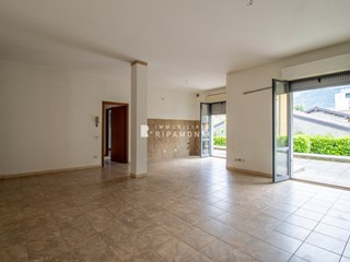 Trilocale in Vendita a Lecco, 170'000€, 110 m²