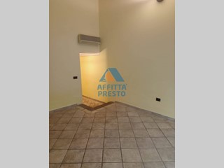 Attività commerciale in Affitto a Empoli, 330&euro;, 33 m²