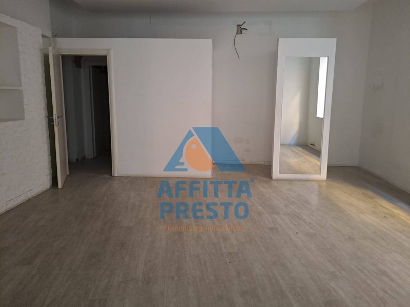Attività commerciale in Affitto a Empoli, 100 m²