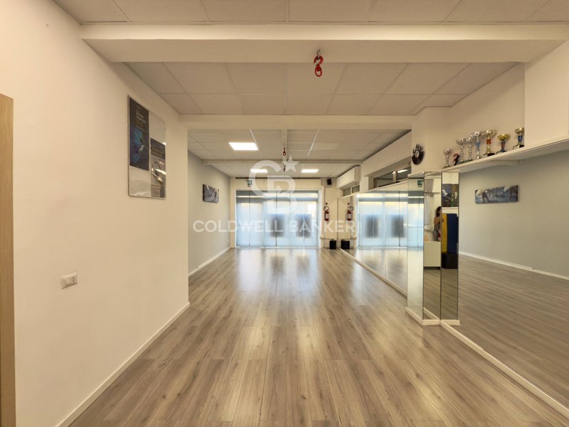 Immobile commerciale in Vendita a Bari, 149'000&euro;, 155 m²