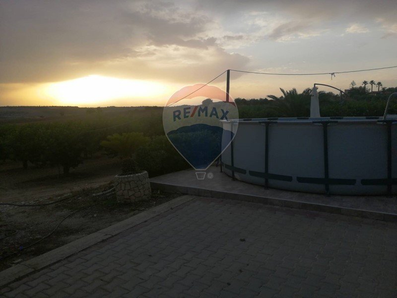 Attività commerciale in Vendita a Caltagirone, 600'000&euro;, 110 m², con Box