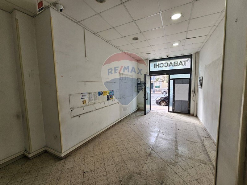 Immobile commerciale in Vendita a Salerno, 130'000&euro;, 45 m²