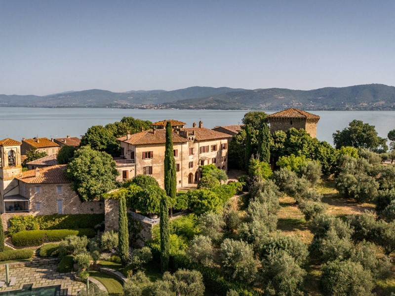 Villa in Vendita a Magione, 1'390'000&euro;, 1550 m²