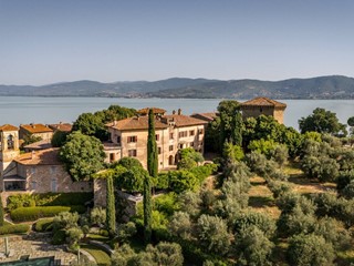 Villa in Vendita a Magione, 1'390'000&euro;, 1550 m²