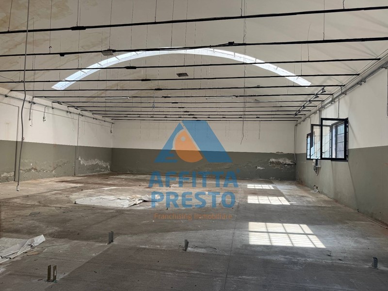 Capannone in Affitto a Santa Croce sull'Arno, 1'500&euro;, 320 m²