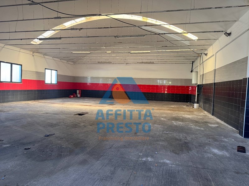 Capannone in Affitto a Santa Croce sull'Arno, 3'000&euro;, 650 m²