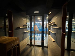 Attività commerciale in Vendita a Empoli, 300'000&euro;, 120 m²